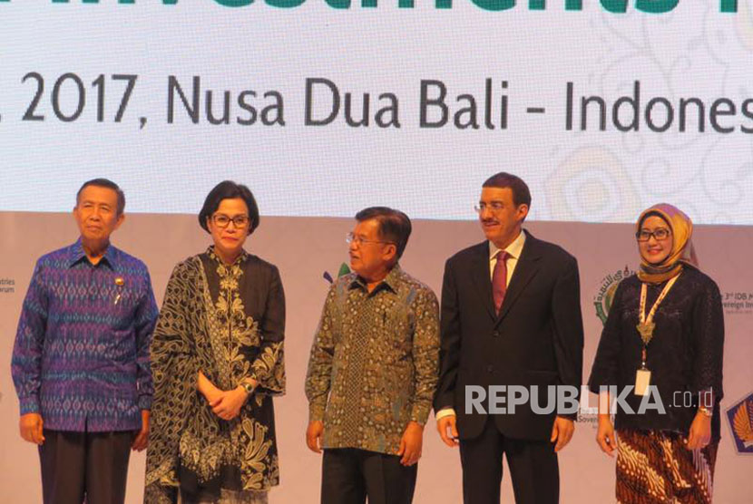 Pembukaan Pertemuan Tahunan Forum Investasi IDB di Nusa Dua, Bali pada Senin (10/4) malam. 