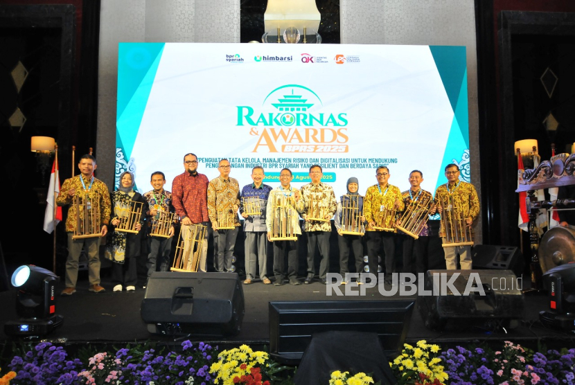 Pembukaan Rapat Koordinasi Nasional (Rakornas) HIMBARSI dan BPR Syariah Award 2025, yang digelar pada 6–9 Agustus 2025 di Bandung.