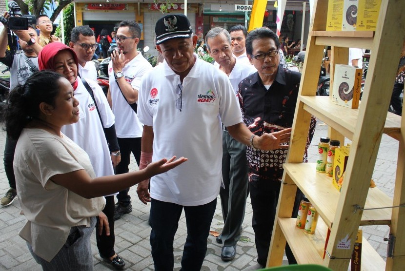 Pembukaan Sleman Hebat di Taman Kuliner Condongcatur. 