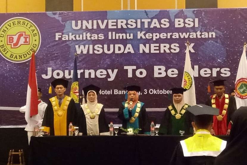Pembukaan wisuda program profesi Ners Universitas BSI Bandung ke-10.