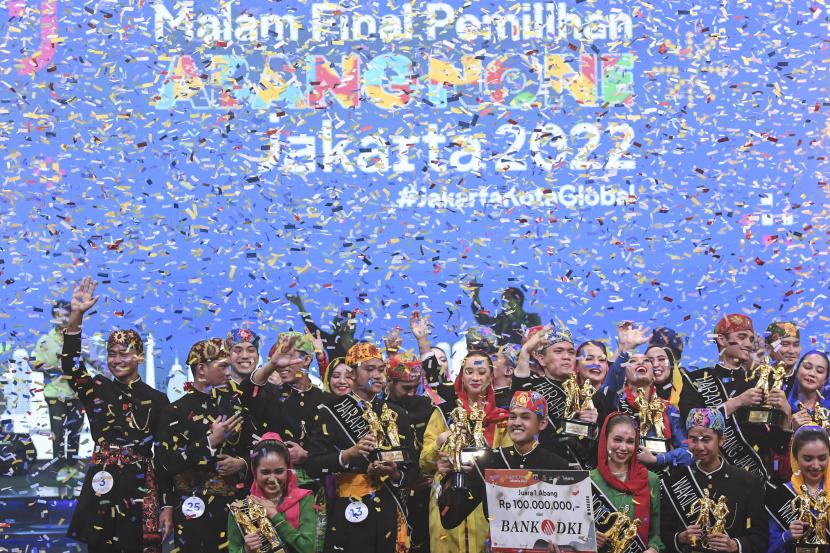 Pemenang bersama sejumlah finalis Abang None Jakarta 2022.