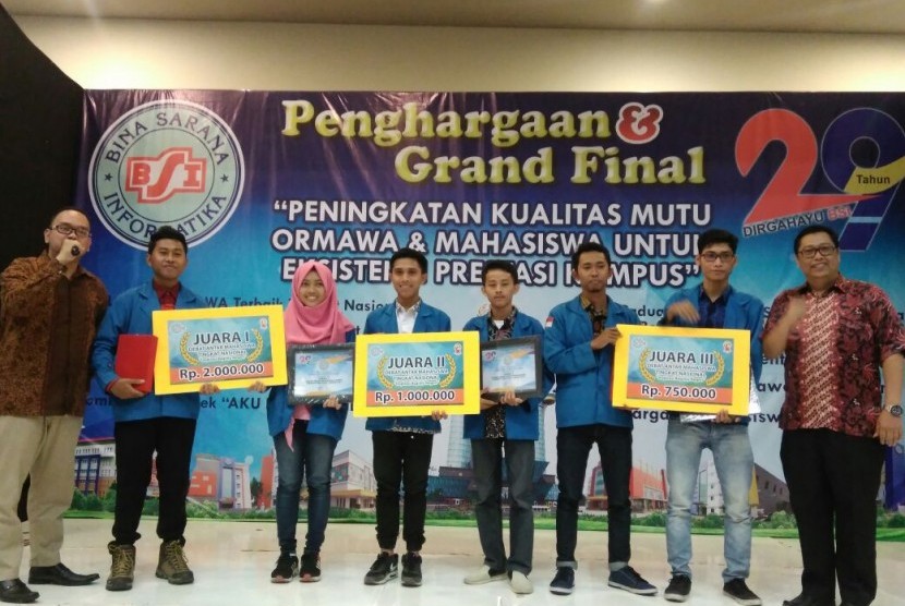 Pemenang Debat Organisasi Mahasiswa Tingkat Nasional HUT ke-29 BSI.