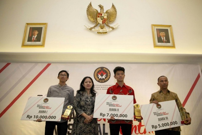 Menko Pmk Serahkan Hadiah Pemenang Lomba Foto Gnrm Republika Online