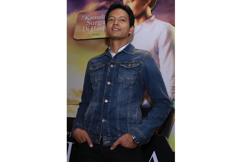 Pemeran Andhika Prasetya, aktor Fedi Nuril menghadiri Gala Premier film Surga Yang Tak Dirindukan, di Jakarta, Selasa, (7/7).