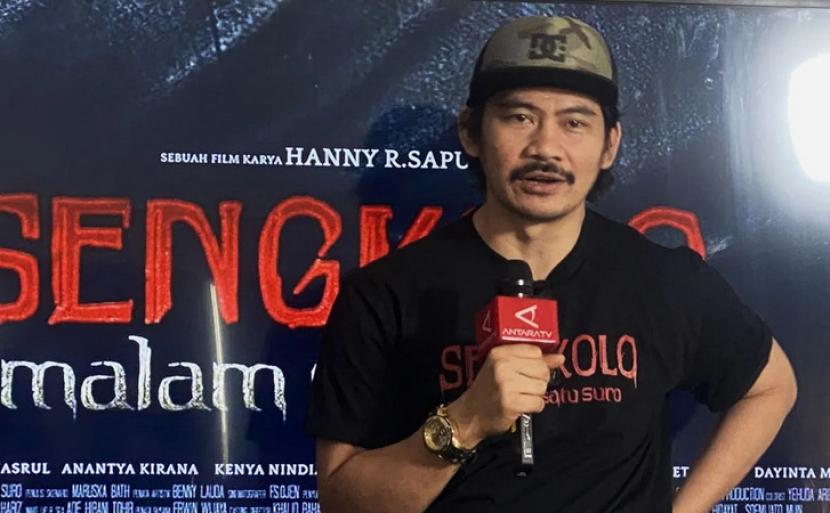 Pemeran film Sengkolo Malam Satu Suro Donny Alamsyah menjawab pertanyaan wartawan saat kunjungan ke Kantor Berita Antara di Antara Heritage Center, Jakarta, Rabu (5/6/2024).