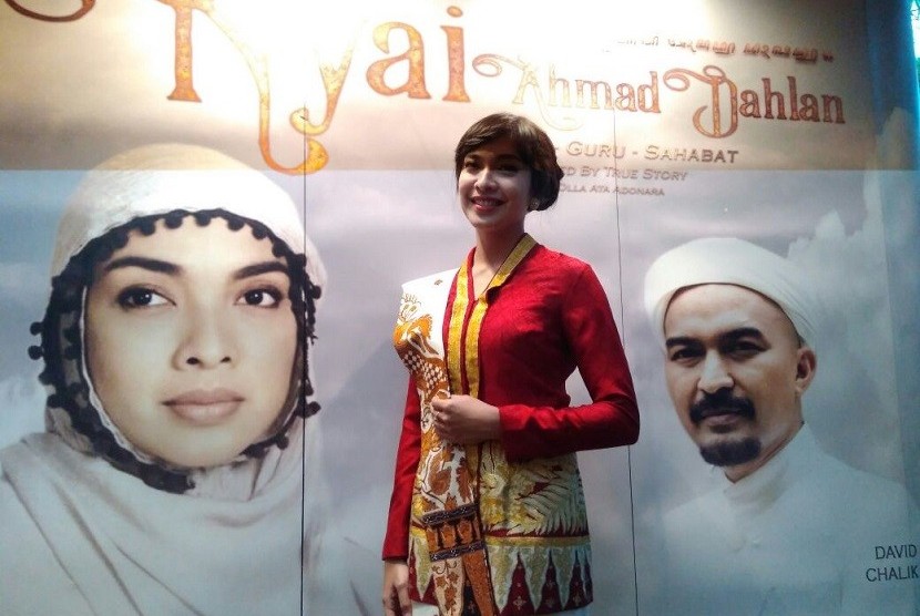 Pemeran Nyai Ahmad Dahlan, Tika Bravani
