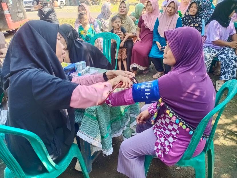 Pemeriksaan kesehatan itu diadakan di Desa Kertaharja, Kecamatan Cimerak, Kabupaten Pangandaran, Jawa Barat. 