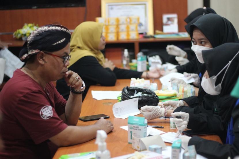  Pemeriksaan kesehatan oleh Unisa Yogyakarta terhadap ratusan anggota KPU DIY untuk mendukung pemilu sehat di 2024.