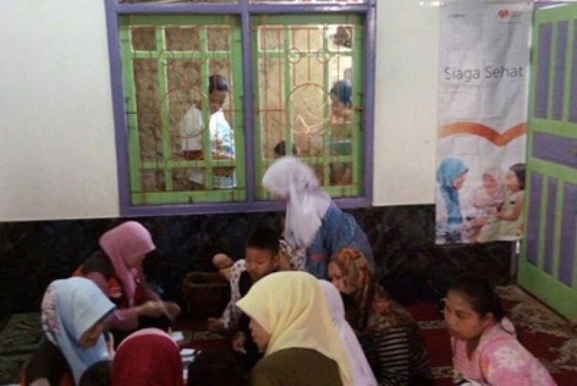 Pemeriksaan kesehatan untuk anak binaan Rumah Zakat.