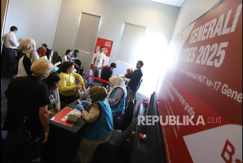 Pemeriksaan kesehatan untuk mendeteksi penyakit sejak dini