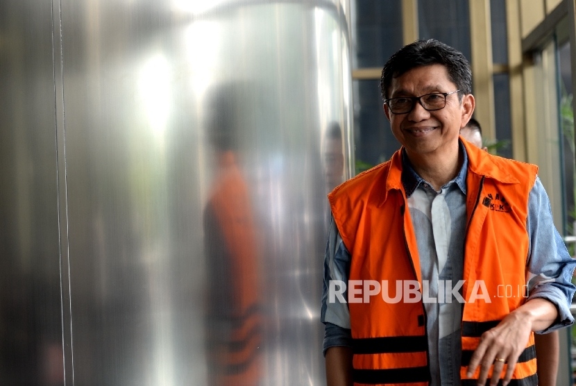 Pemeriksaan Perdana Sebagai Tersangka. Wali Kota Batu Jawa Timur nonaktif Eddy Rumpoko tiba untuk pemeriksaan di KPK, Jakarta, Senin (25/9)