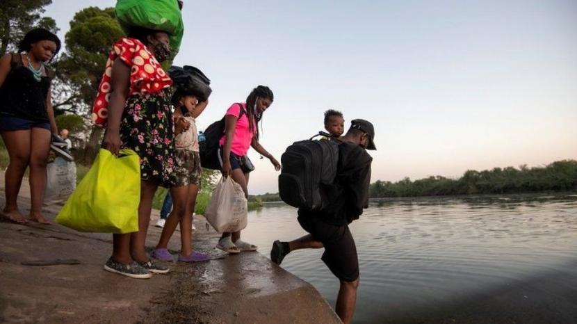 Pemerintah AS berencana menerbangkan para migran kembali ke negaranya.