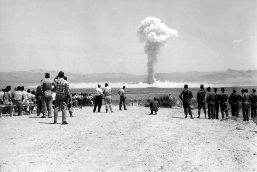 Pemerintah AS yang terpaksa mengembangkan persenjataan nuklir, akhirnya melakukan uji coba nuklir pertama di lokasi baru di Nevada, pada 27 Januari 1951. 