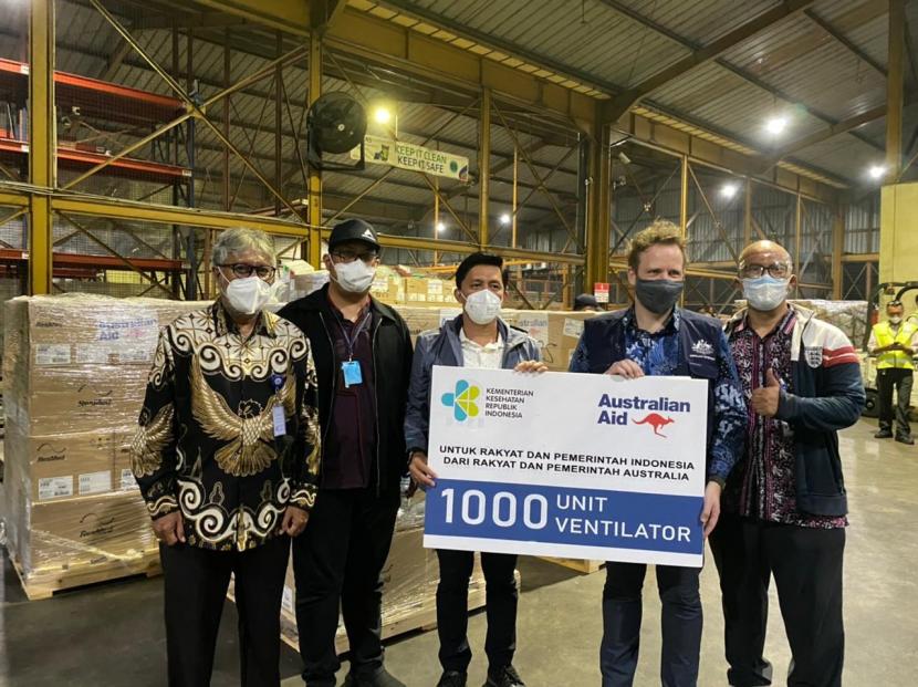 Pemerintah Australia melalui Department of Foreign Affairs and Trade memberikan bantuan kepada Pemerintah Indonesia. Bantuan yang dimaksud berupa hibah 1.000 unit ventilator, yang tiba pada tanggal 9 Juli 2021. 