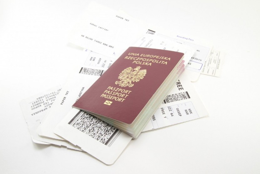Sebagian refund tiket pesawat dibuat dalam bentuk voucher (Foto: ilustrasi tiket pesawat)