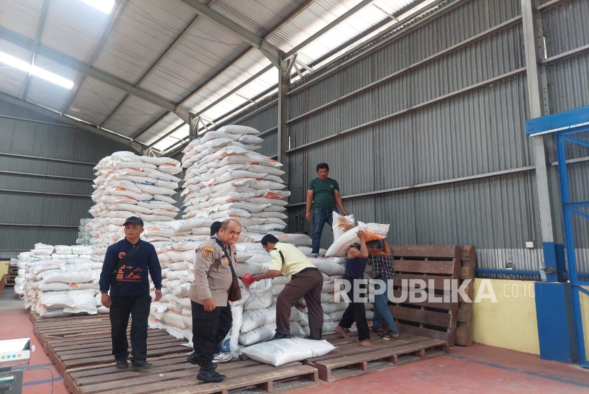 Kementan Minta Publik Kawal Ketat Bantuan Beras 1.200 Ton Senilai Rp 16 Miliar untuk Sumatra