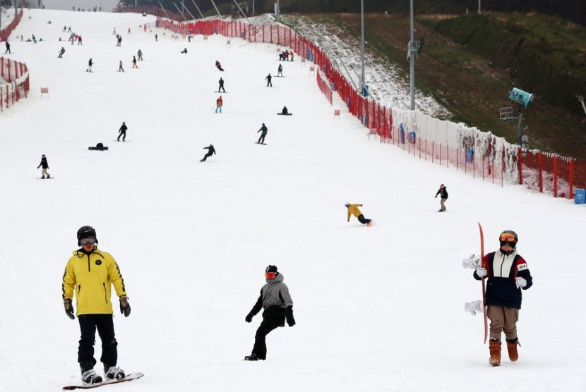 Pemerintah China sulap desa miskin dan tertinggal jadi arena ski internasional. Ilustrasi.
