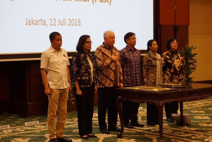 Pemerintah Indonesia dengan Freeport McMoran melakukan penandatanganan Head of Agreement penyelesaian proses divestasi di Aula Mezzanie, Kementerian Keuangan, Kamis (12/7).