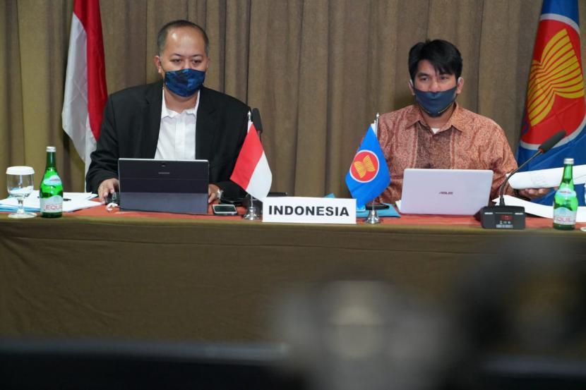 Pemerintah Indonesia sampaikan pengimplementasian B-20 Energy Eficiency dan Data Collecting System pada kapal nasional untuk menghitung gas buang kapal pada Sidang ASEAN Maritime Transport Working Group (AMTWG) ke-39 yang diselenggarakan secara virtual pada Kamis, (27/8).