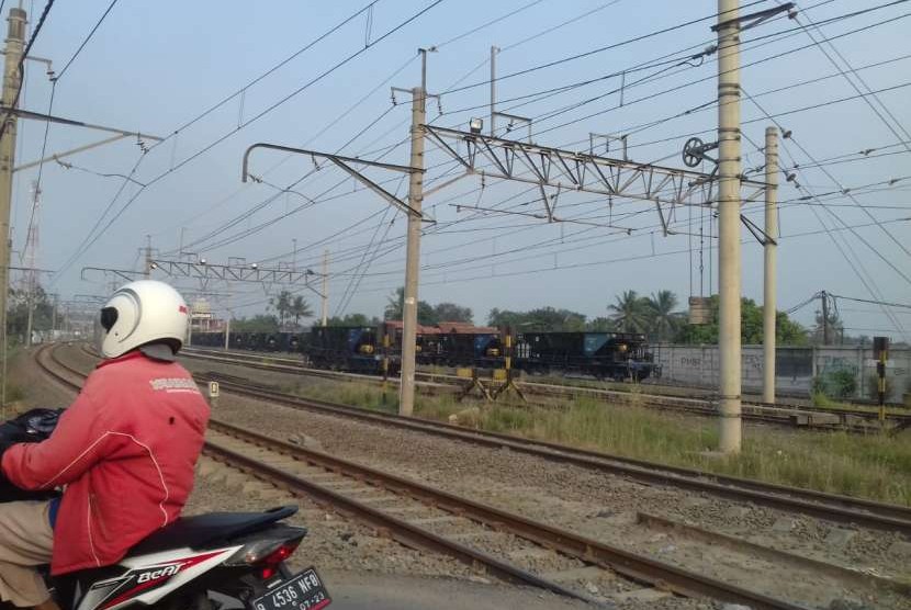 Pemerintah Kabupaten Bogor, berencana membangun double track ( Rel Ganda) jalur kereta api mulai Stasiun Parung Panjang hingga Nambo akan menjadi commuterline double track. Selasa ( 25/9).