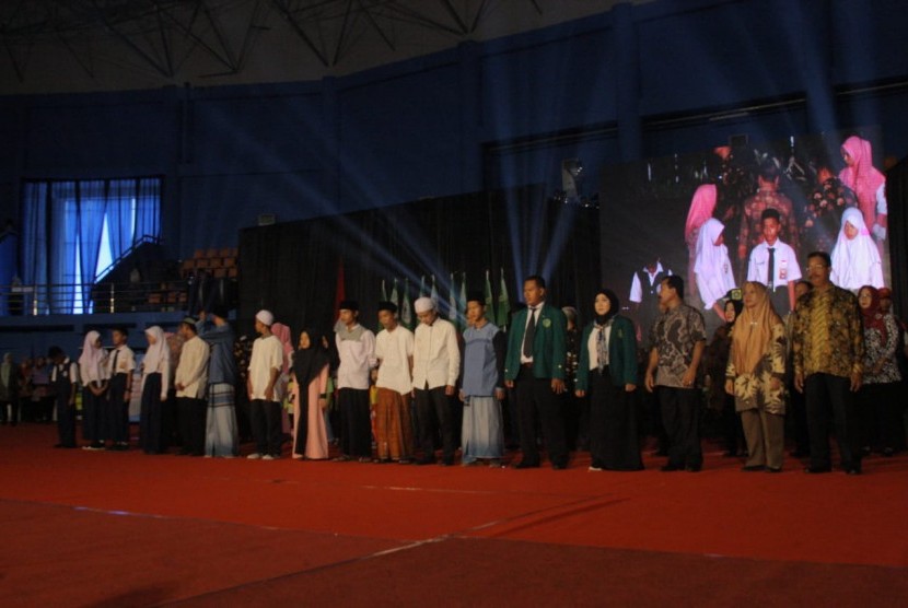 Pemerintah Kabupaten Bogor resmi meluncurkan Program Bogor Cerdas dan Bogor Berkeadaban di Gedung Laga Tangkas Pakansari, Cibinong, Selasa (19/3).