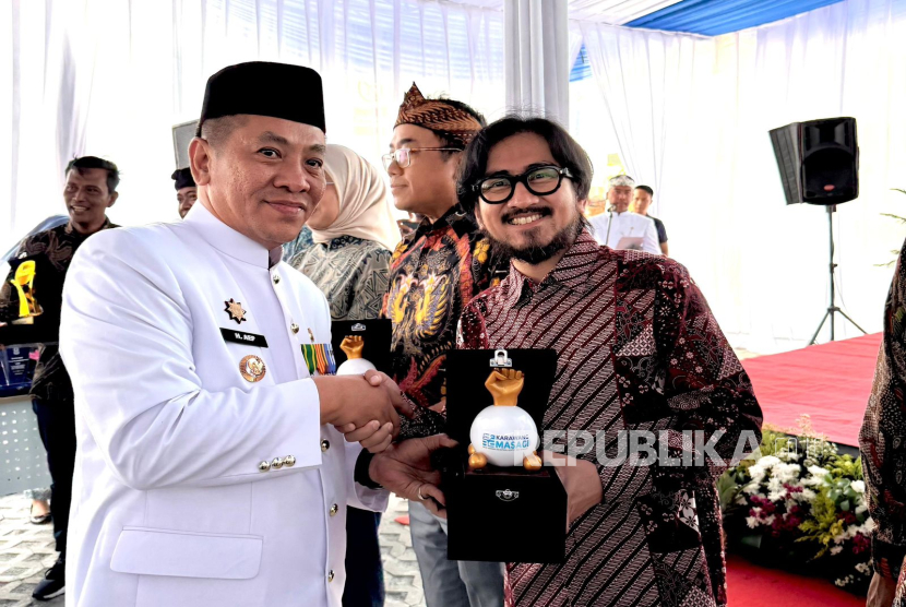 Peran Aktif Bangun Karawang yang Berkelanjutan Diganjar Apresiasi