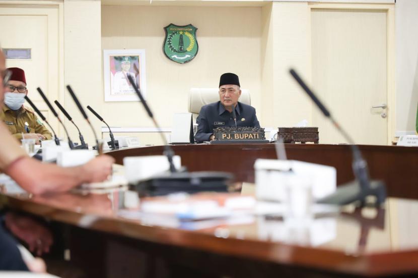 Pemerintah Kabupaten Musi Banyuasin menganggarkan Rp 15 Miliar lebih untuk menekan dampak inflasi paska penetapan kenaikan harga BBM oleh Pemerintah Pusat.