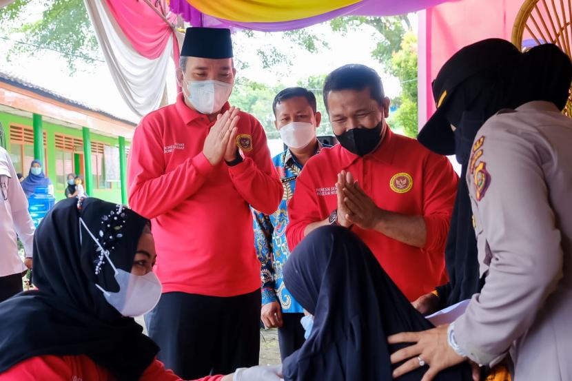 Pemerintah Kabupaten Musi Banyuasin (Muba) berkolaborasi dengan Badan Intelejen Negara (BIN) Provinsi Sumatera Selatan (Sumsel) kembali menggelar vaksinasi massal, kali ini menyasar pelajar dan disabilitas.