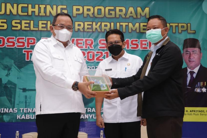 Pemerintah Kabupaten Musi Banyuasin (Muba) di bawah kepemimpinan Bupati Dr Dodi Reza Alex Noerdin Lic Econ MBA dan Wakil Bupati Beni Hernedi SIP resmi memulai proses rekrutmen tenaga kerja lokal di Sumatera Selatan. 