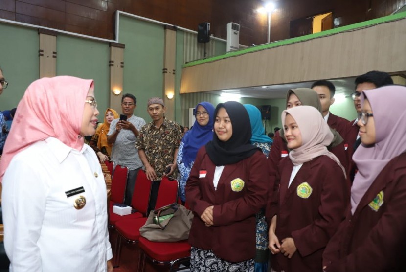 Pemerintah Kabupaten Serang melakukan penandatanganan kerja sama dengan Universitas Sultan Ageng Tirtayasa (Untirta), Senin (28/10) memberikan beasiswa untuk 51 mahasiswa asal Kabupaten Serang yang kuliah di Untirta.