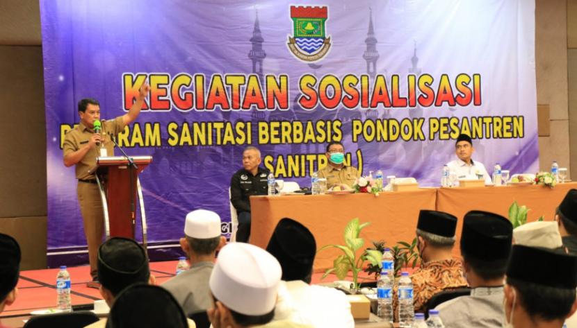 Pemerintah Kabupaten Tangerang menargetkan pembangunan sanitasi berbasis pondok pesantren atau sanitren sebanyak 1.000 hingga 2023. Pembangunan tersebut dilakukan untuk menciptakan fasilitas sanitasi yang memadai di lingkungan pondok pesantren di Kabupaten Tangerang.