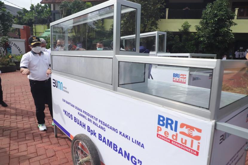 Pemerintah Kota Malang menerima bantuan dari BRI Malang di SMAN 2 Malang, Rabu (10/2). 