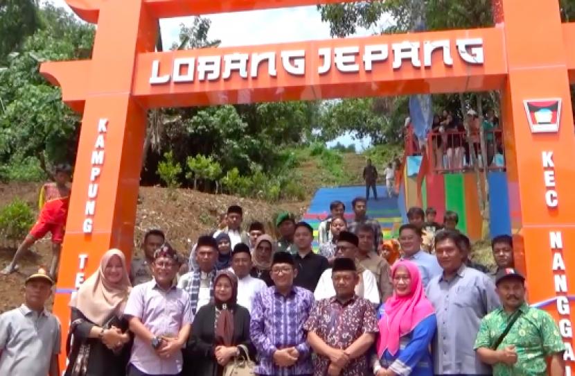 Pemerintah Kota Padang, Sumatra Barat, memperkenalkan destinasi wisata baru yaitu Kampung Tematik Sejarah Lobang Jepang.