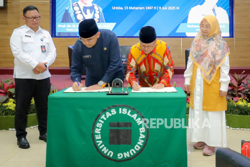 Pemerintah Kota (Pemkot) Bandung dan Universitas Islam Bandung (Unisba) menandatangani kerja sama, di Aula Unisba, Rabu (9/7/2025)
