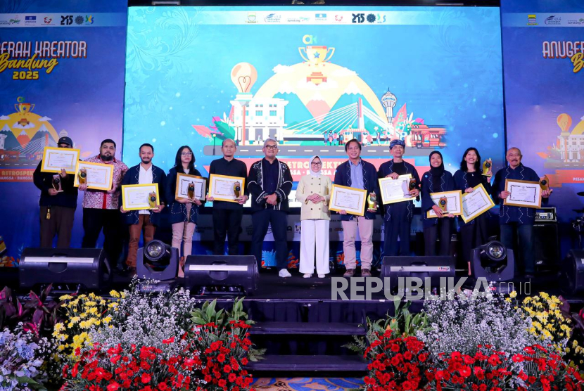 Pemerintah Kota (Pemkot) Bandung memberikan penghargaan kepada sepuluh kreator terbaik dalam gelaran Anugerah Kreator Bandung 2025.