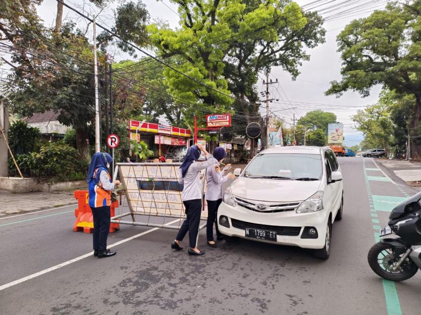 Pemerintah Kota (Pemkot) Malang melakukan uji coba e-Parking android di sejumlah titik di Kota Malang.