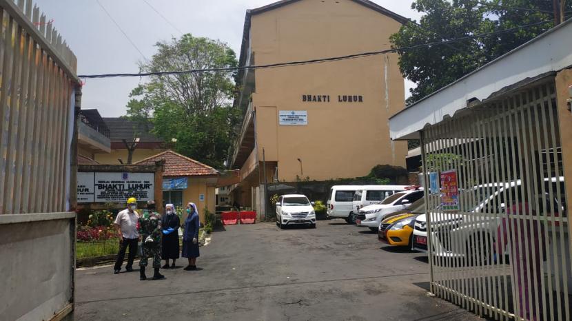 Pemerintah Kota (Pemkot) Malang meninjau proses isolasi mandiri di Panti Asuhan Yayasan Bhakti Luhur di Kota Malang, Rabu (3/3). 