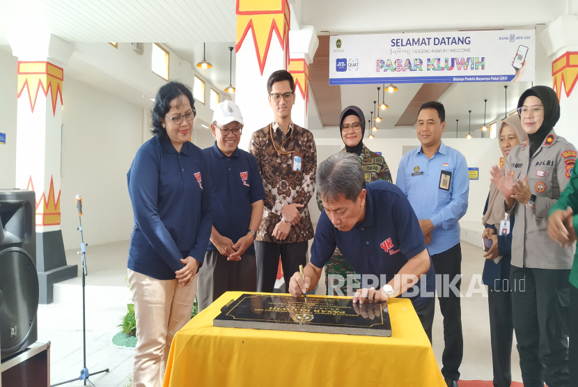 Pemerintah Kota (Pemkot) meresmikan Pasar Kluwih Ngadikusuman, Jumat (31/1/2025). Peresmian pasar yang berlokasi di Ngadikusuman, Kemantren Kraton, Kota Yogyakarta tersebut dilakukan secara simbolis oleh Penjabat (Pj) Wali Kota Yogyakarta, Sugeng Purwanto. 