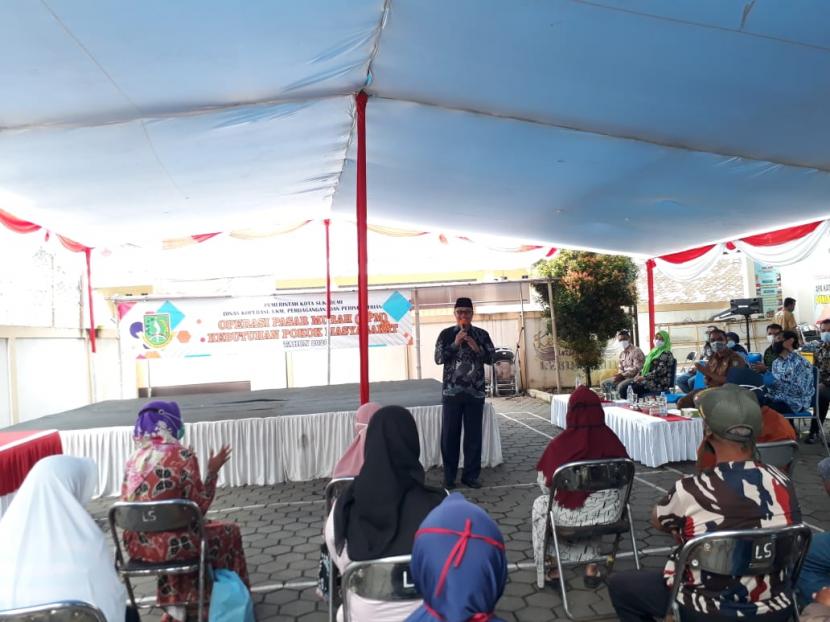 -Pemerintah Kota Sukabumi meluncurkan program Operasi Pasar Murah (OPM) kebutuhan pokok masyarakat di 33 Kelurahan. Kegiatan ini untuk membantu warga yang daya belinya menurun karena terdampak pandemi Covid-19.