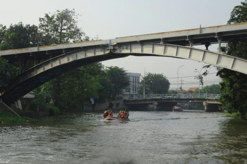Pemerintah Kota Surabaya menggandeng PT. Pelabuhan Indonesia (Pelindo) III untuk mengembangkan potensi wisata Sungai Kalimas.