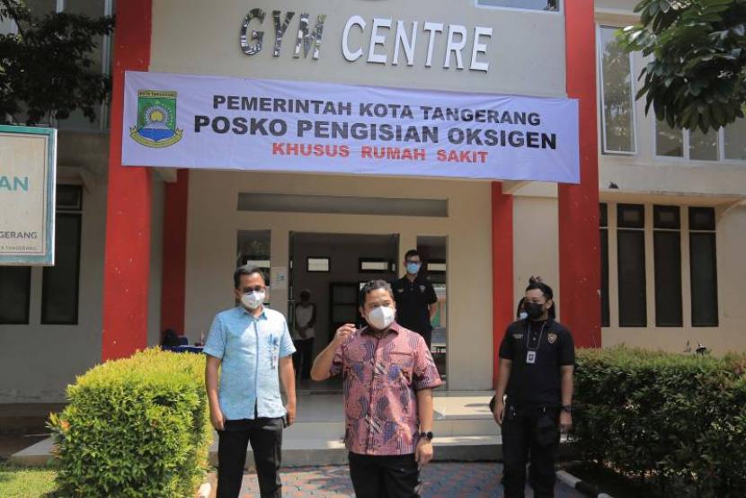 Pemerintah Kota Tangerang membentuk posko pengisian oksigen khusus untuk rumah sakit. Hal itu dilakukan untuk memenuhi kebutuhan oksigen di fasilitas-fasilitas kesehatan di Kota Tangerang, seiring melonjaknya kasus Covid-19 di wilayah tersebut. 