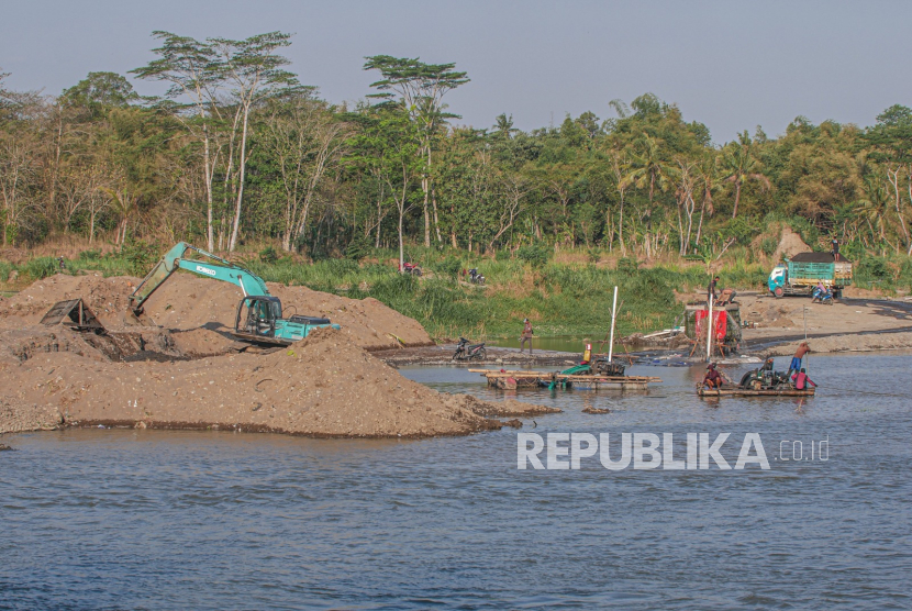 Pemerintah membuka kesempatan bagi masyarakat untuk ikut mengelola tambang melalui kebijakan baru yang berlaku sejak 11 September 2025. 