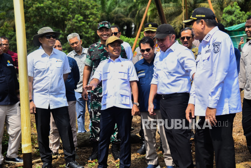 Pemerintah Tata Ulang 45 Ribu Sumur Minyak Rakyat Agar Masyarakat Bisa Bekerja Secara Legal