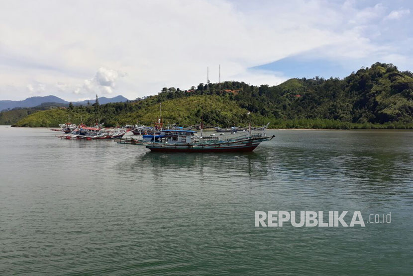 Pemerintah menawarkan potensi kawasan Mandeh di Pesisir Selatan, Sumatra Barat kepada investor dari 15 negara. Mandeh kerap disebut sebagai Raja Ampat-nya Sumatra. 