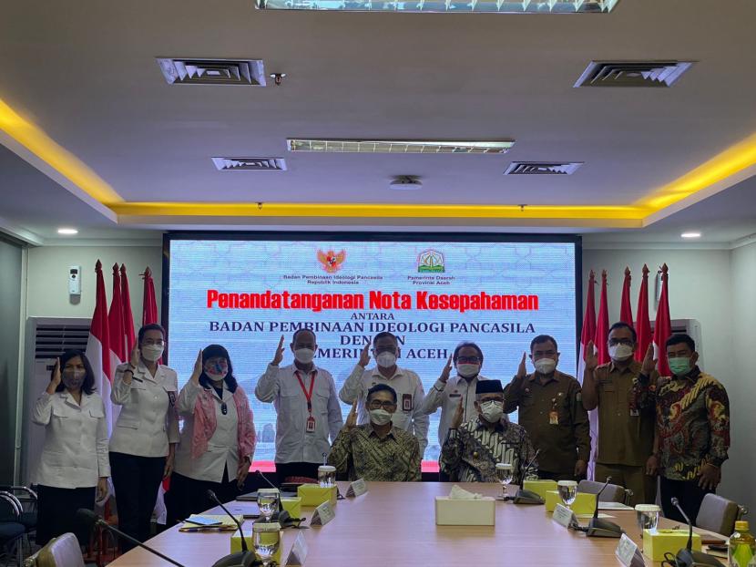 Pemerintah Provinsi Aceh melaksanakan penandatanganan di ruang rapat utama BPIP yang dihadiri oleh Gubernur Provinsi Aceh dan Wakil Kepala BPIP, Senin (4/10). 