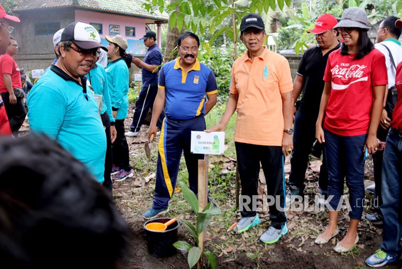 Pemerintah Provinsi Bali terus menggalakkan kegiatan penanaman atau penghijauan menuju Bali Green Province. 