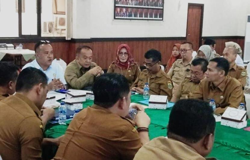 Pemerintah Provinsi Banten melalui Badan Pendapatan Daerah (Bapenda) melakukan Penandatanganan Nota Kesepahaman (MoU) dengan Kejaksaan Tinggi (Kejati) Banten melalui Asisten Perdata dan Tata Usaha Negara (Asdatun) untuk membantu penagihan Pajak Daerah.