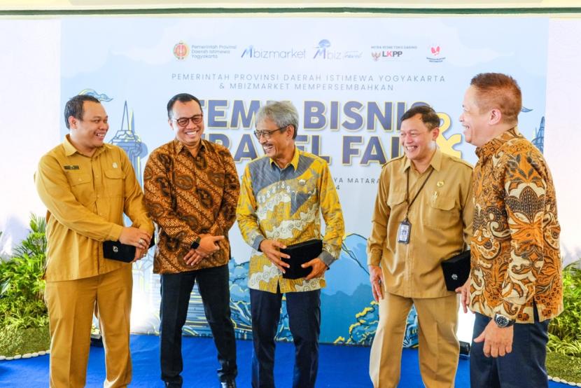 Pemerintah Provinsi Daerah Istimewa Yogyakarta (DIY) terus mendukung pelaku Usaha Mikro Kecil Menengah (UMKM) di wilayahnya. Kali ini dukungan diberikan dalam bentuk Temu Bisnis dan Travel Fair.