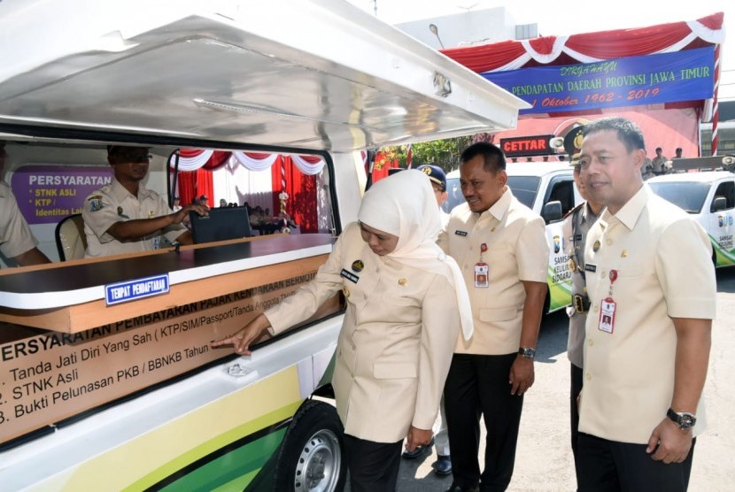 Pemerintah Provinsi Jawa Timur  meluncurkan 30 unit mobil Samsat Keliling Cettar untuk memberikan kemudahan masyarakat membayar pajak kendaraan bermotor. 
