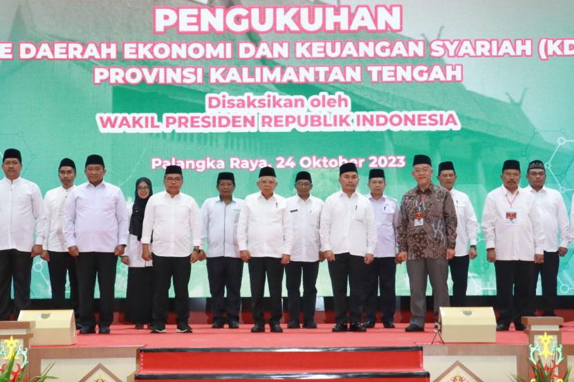 Pemerintah Provinsi Kalimantan Tengah menggelar Pengukuhan Pengurus Komite Daerah Ekonomi dan Keuangan Syariah (KDEKS) Periode Tahun 2023-2025.